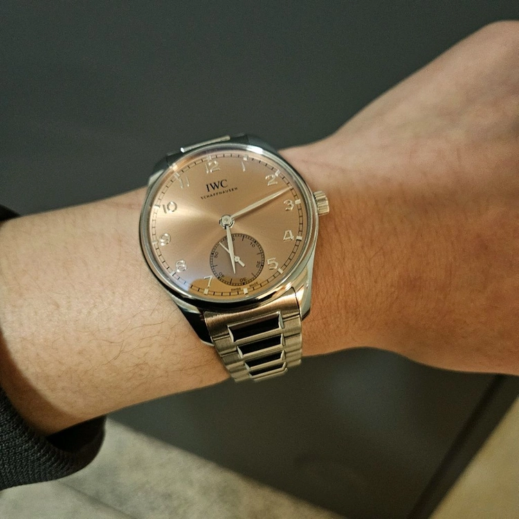 IWC 포르투기저 오토매틱 40 살몬 모델 판매합니다. 이미지
