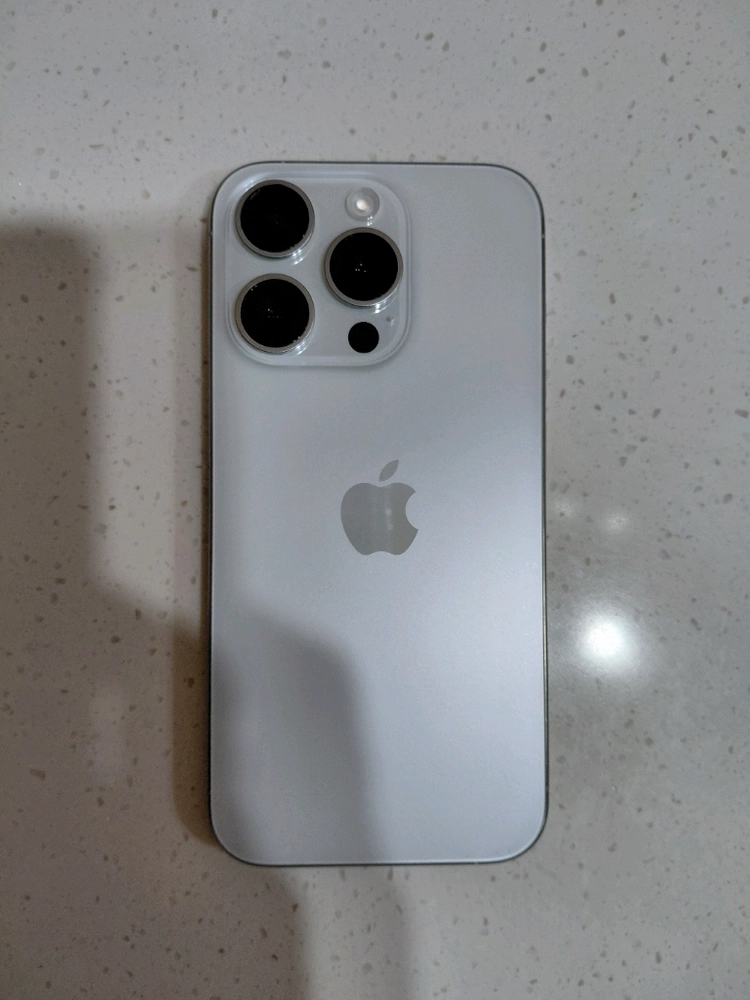 아이폰 15프로 화이트티타늄 256GB 이미지