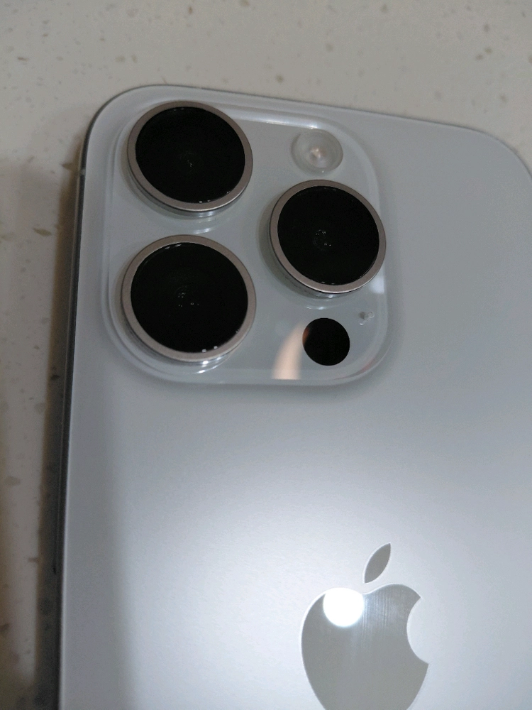 아이폰 15프로 화이트티타늄 256GB 이미지