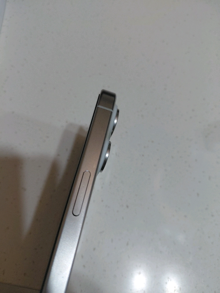 아이폰 15프로 화이트티타늄 256GB 이미지
