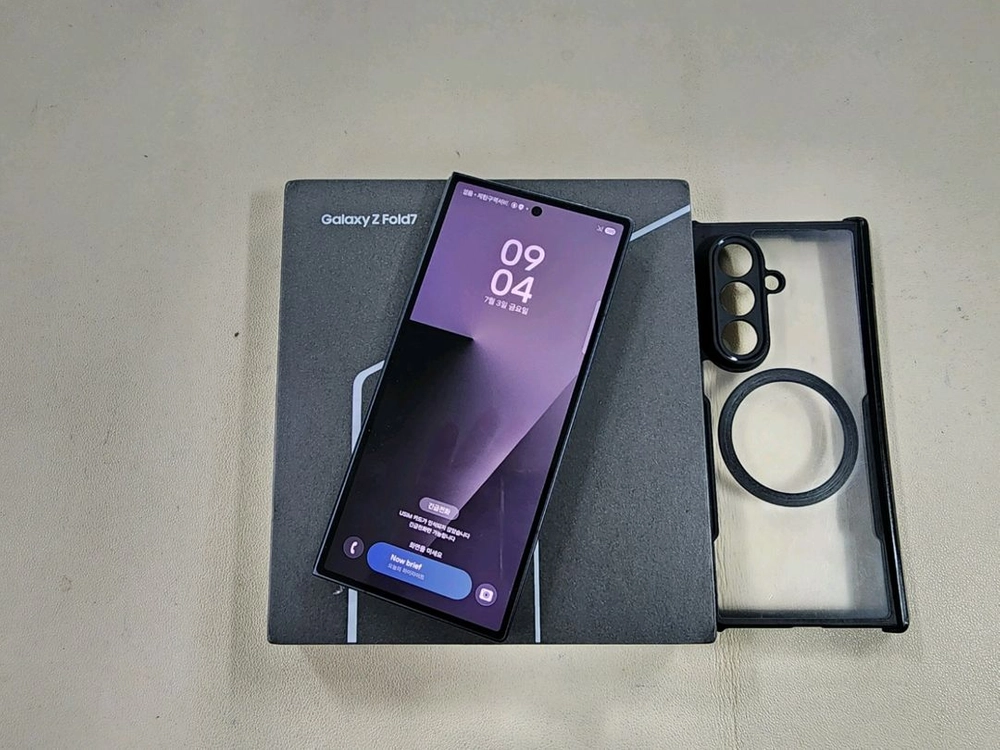 갤럭시폴드7 256G 실사용6개월 케이스포함 무찍힘 상태최상 ^^ 이미지