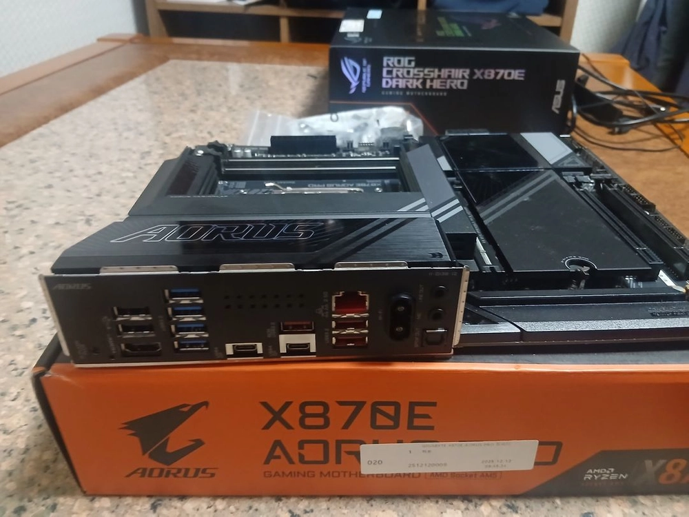 GIGABYTE X870E AORUS PRO 판매합니다. 이미지