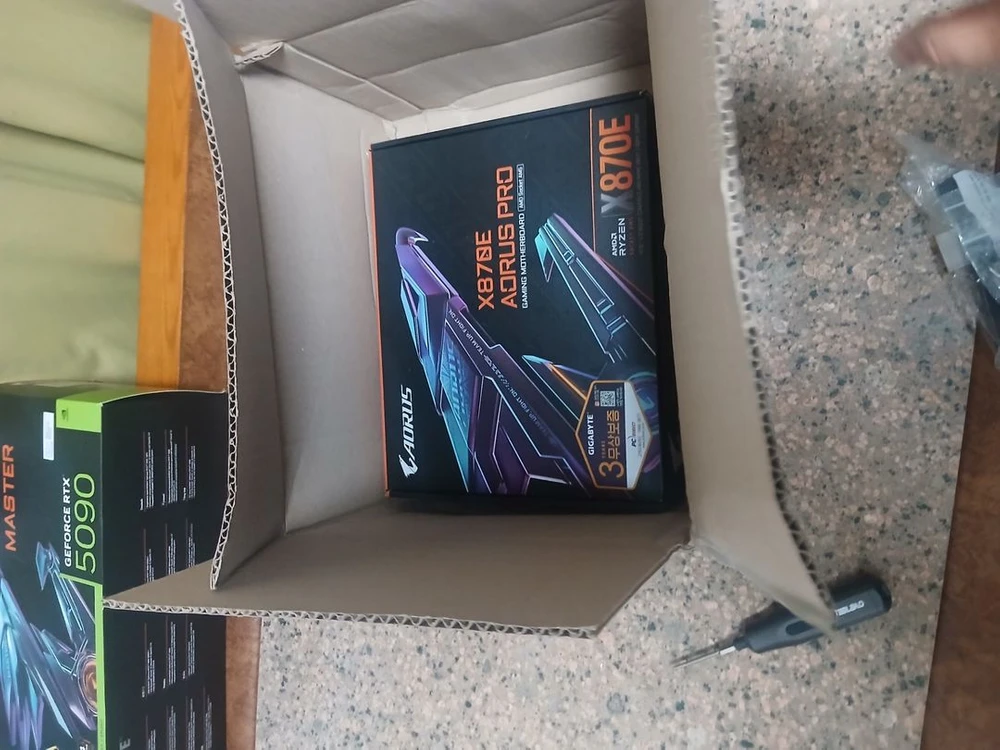 GIGABYTE X870E AORUS PRO 판매합니다. 이미지