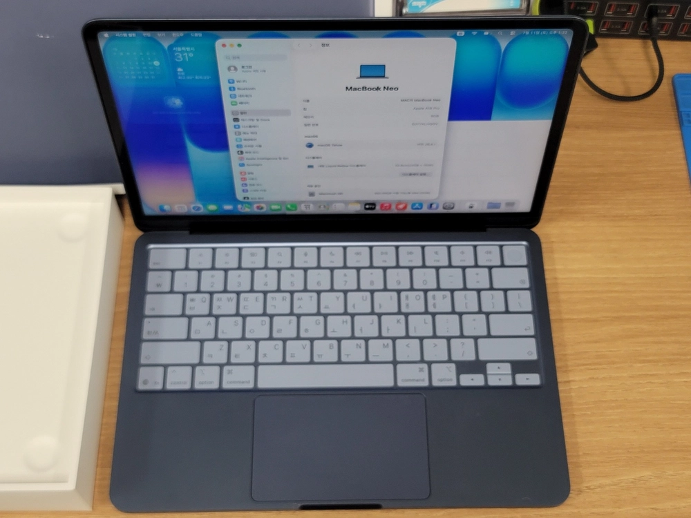 맥북 네오 Neo 블루 A18 PRO 8G 512G 터치ID 고급형 상태 A 박스풀셋 이미지