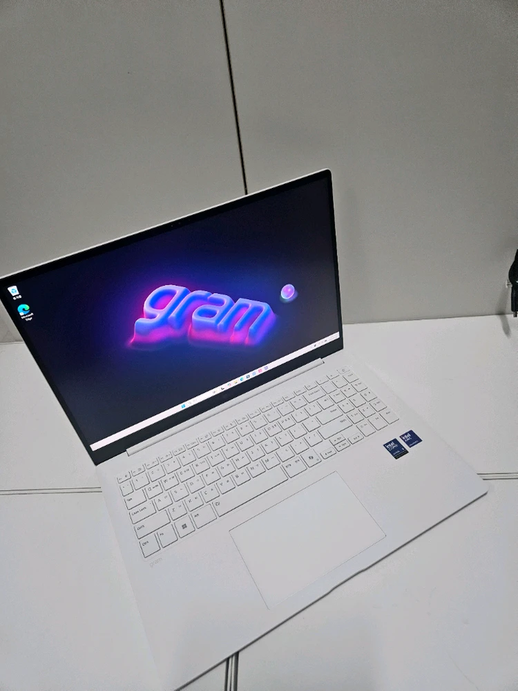 LG그램 프로 노트북 16Z90TP 16인치 U5/램16/SSD256 이미지