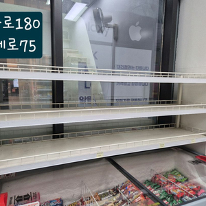 아이스크림 냉동고 위 3단 진열대 이미지