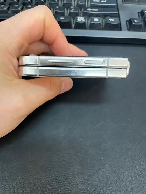 갤럭시Z플립5 크림 512GB 무잔상 가성비좋은 중고20만9천팝니다 이미지