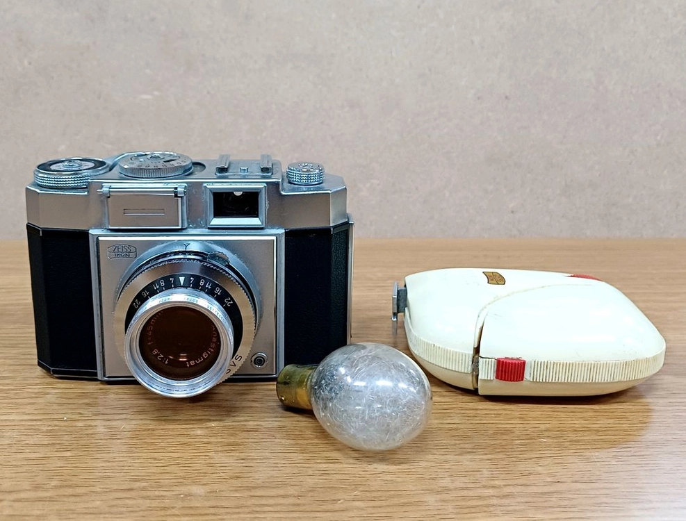 Zeiss Ikon 콘티나 프론토-SVS 클래식 카메라 이미지