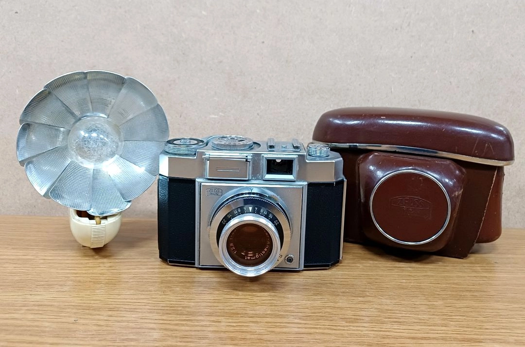 Zeiss Ikon 콘티나 프론토-SVS 클래식 카메라 이미지
