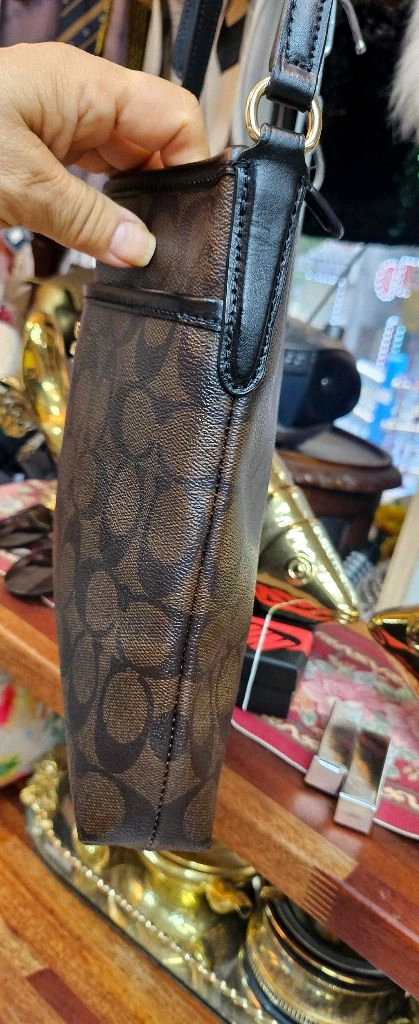 코치최상중고시그니처 크로스백 이미지
