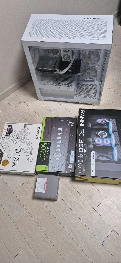 9800x3d/5070ti/32gb 게이밍 pc 팝니다 이미지