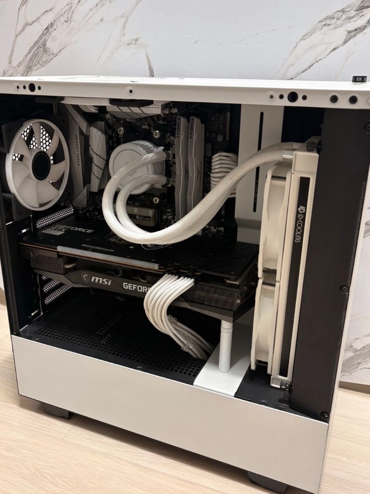 MSI RTX 3070 GAMING X TRIO 8G 그래픽카드 이미지