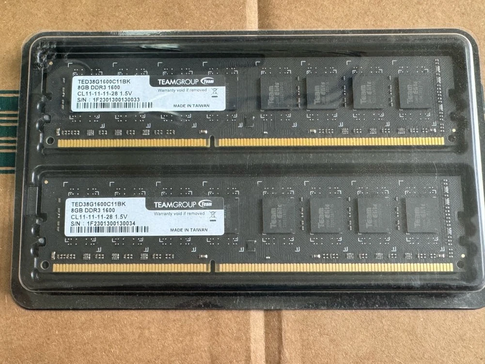 팀그룹 DDR3 16GB (8GB x 2) 램 메모리 이미지