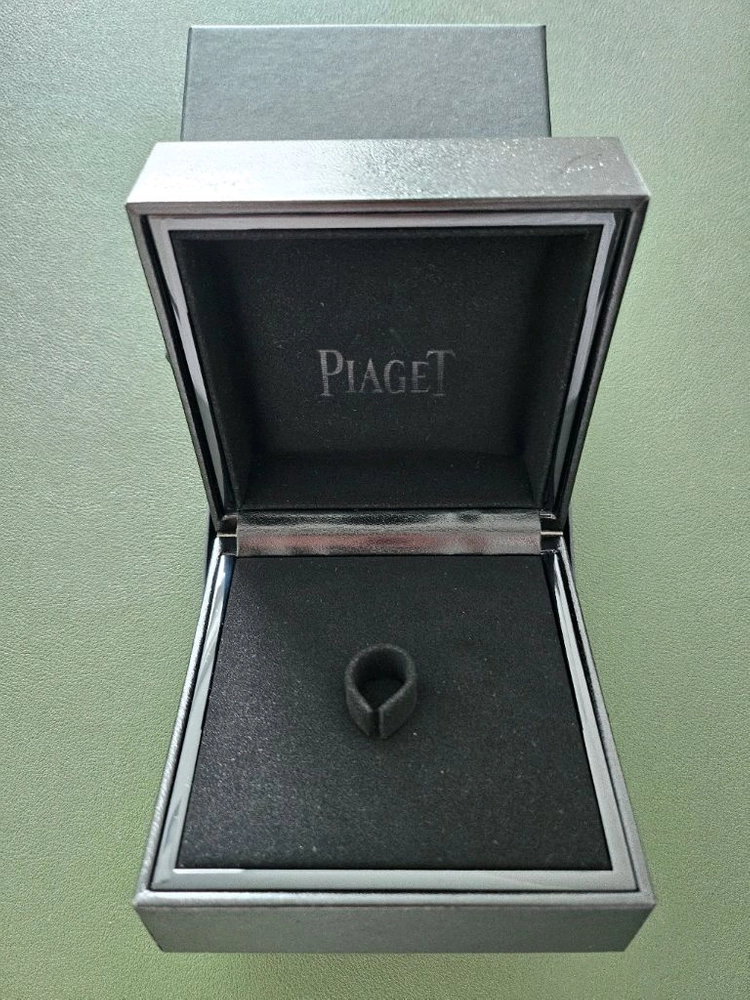 피아제 반지 케이스 이미지