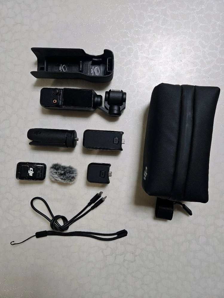 DJI 오즈모 포켓 3 크리에이터 콤보 풀세트 팝니다 이미지
