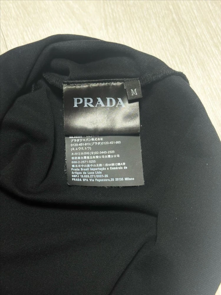 프라다 남성 Piqu 폴로셔츠 블랙 색상 M 사이즈 이미지