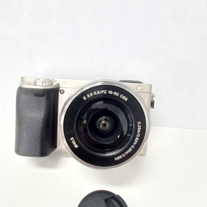 소니코리아정품 / 소니 A6000 + 16-50mm 렌즈킷 / ILCE-6000L 실버, 진열중고