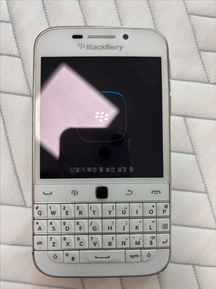 오리지널 블랙베리클래식 정품 화이트 Q20(SQC100-1) 이미지