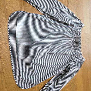 새상품 막스마라 ㅡ오프숄더형 코튼 블라우스 이미지