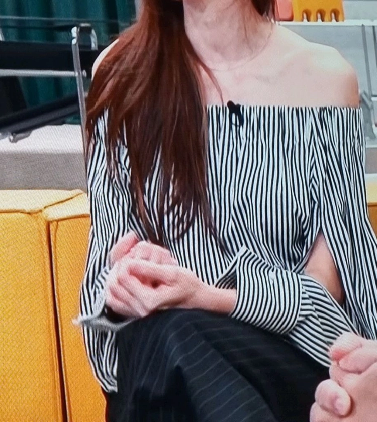 새상품 막스마라 ㅡ오프숄더형 코튼 블라우스 이미지