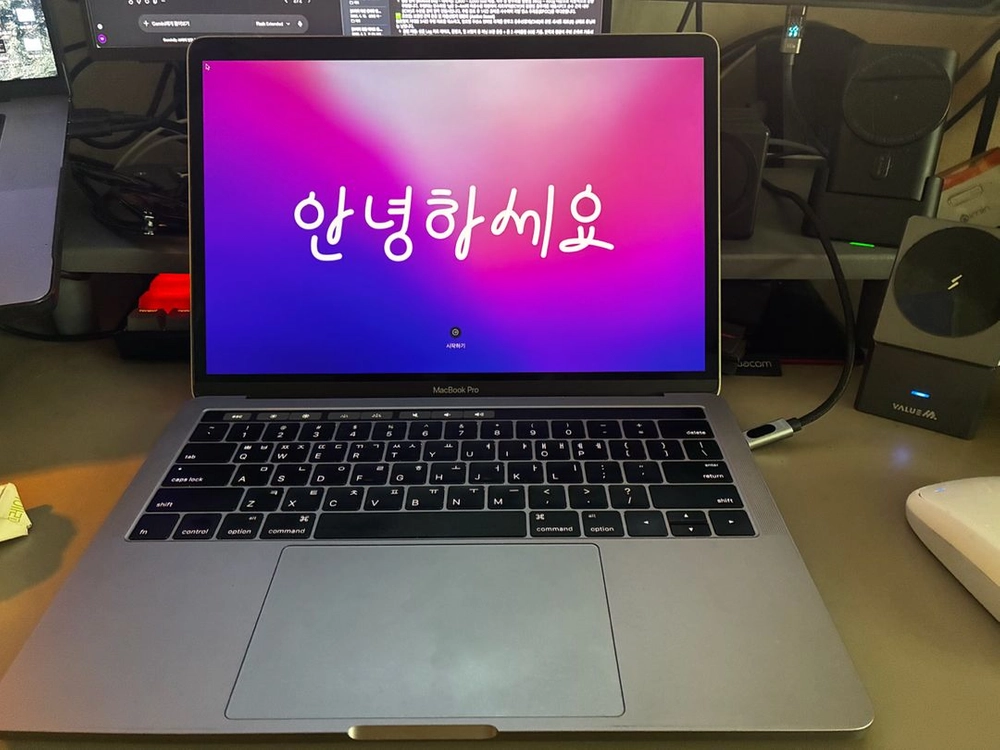 맥북프로 2016 13인치 512gb 8GB RAM 터치바 이미지