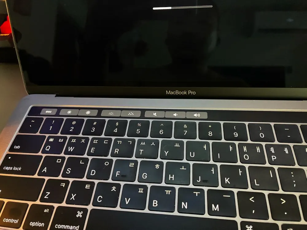 맥북프로 2016 13인치 512gb 8GB RAM 터치바 이미지