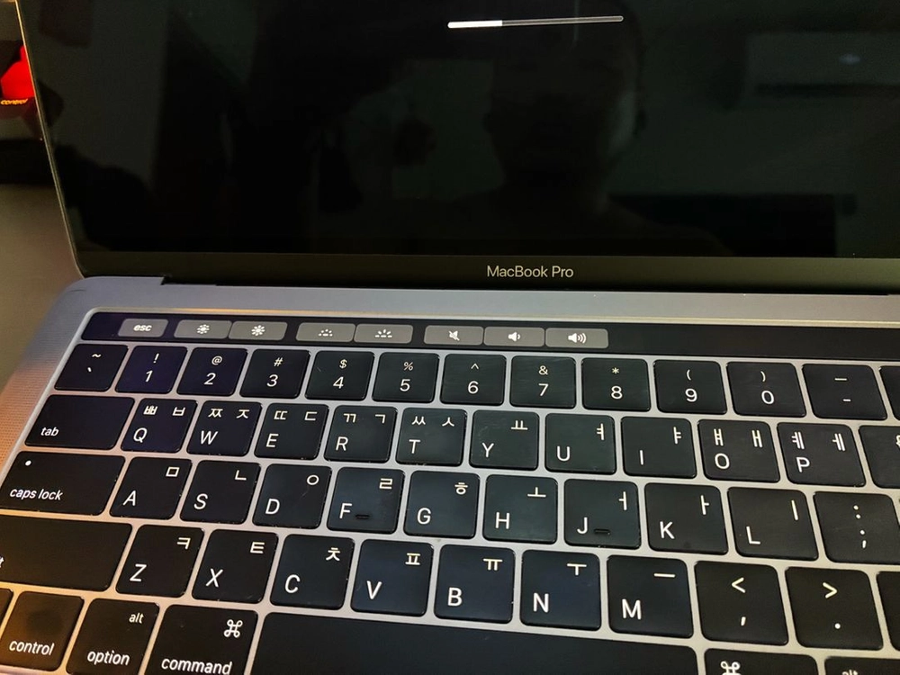 맥북프로 2016 13인치 512gb 8GB RAM 터치바 이미지