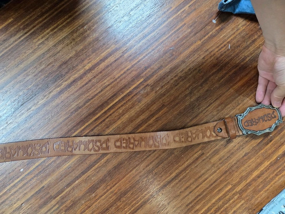 디스퀘어드 각인로고 빈티지 통가죽 벨트 105cm 이미지