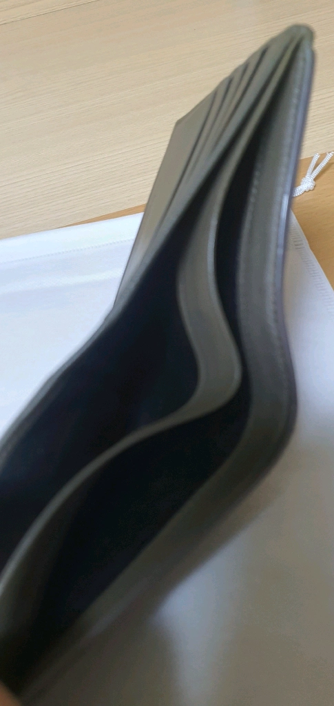 보테가베네타 투톤 반지갑 정품A급(감정O)구찌프라다루이비통디올고야드샤넬셀린느보테가생로랑발렌시아가버버리가방 이미지