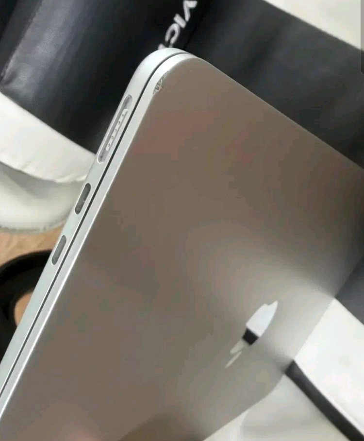 맥북 에어 M2 13인치 8GB/256GB 급처합니다 이미지