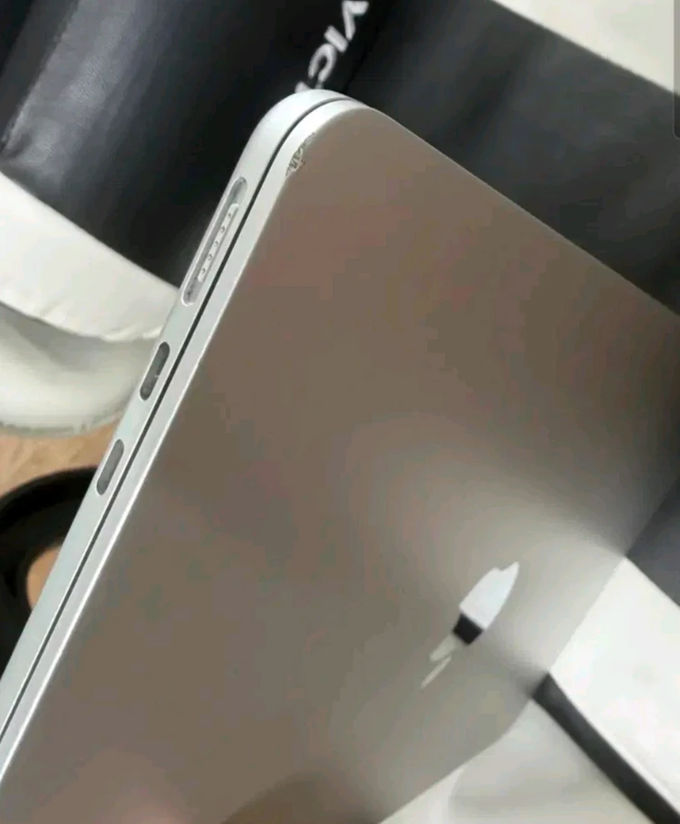 맥북 에어 M2 13인치 8GB/256GB 급처합니다 이미지