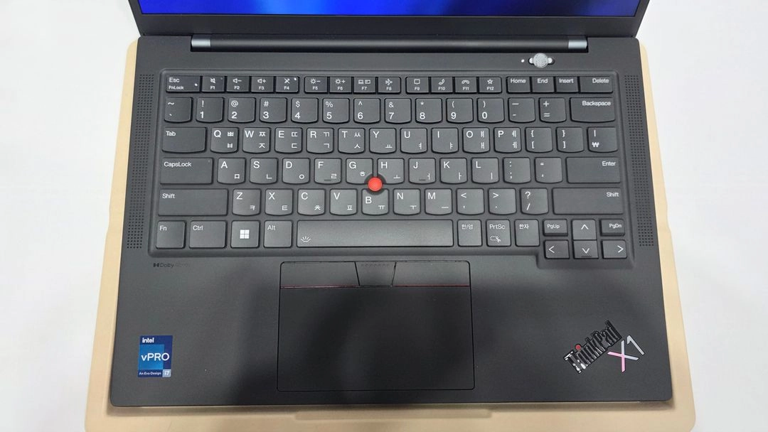 [미사용 새제품]ThinkPad X1 카본 Gen11(i7/32GB/2TB/2.8K OLED/5G풀옵션) 이미지