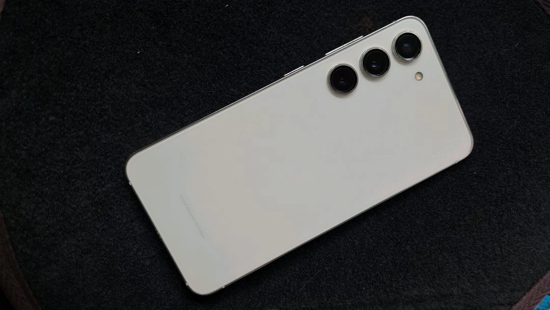 갤럭시 S23 플러스 256GB 크림색 액정파손 작동이상없음 내용읽어주세요 - 안심되는 중고거래