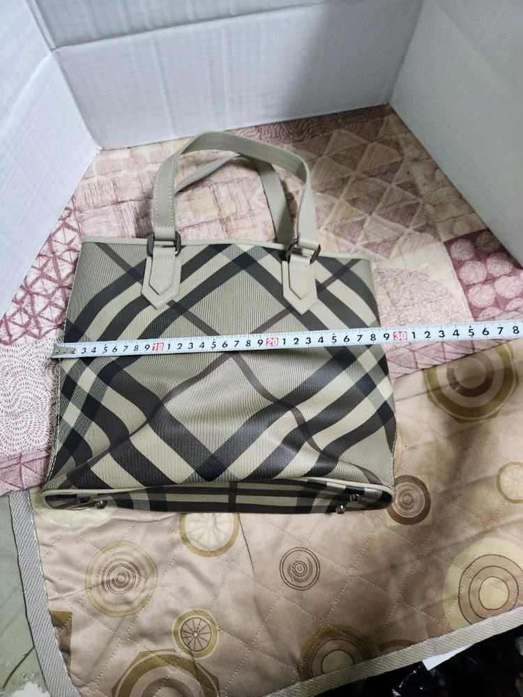 체크 패턴 토트백 이미지