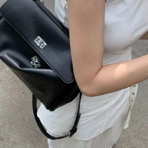 인조가죽 숄더백 심플 블랙 레더 숄더백 토트백 이미지