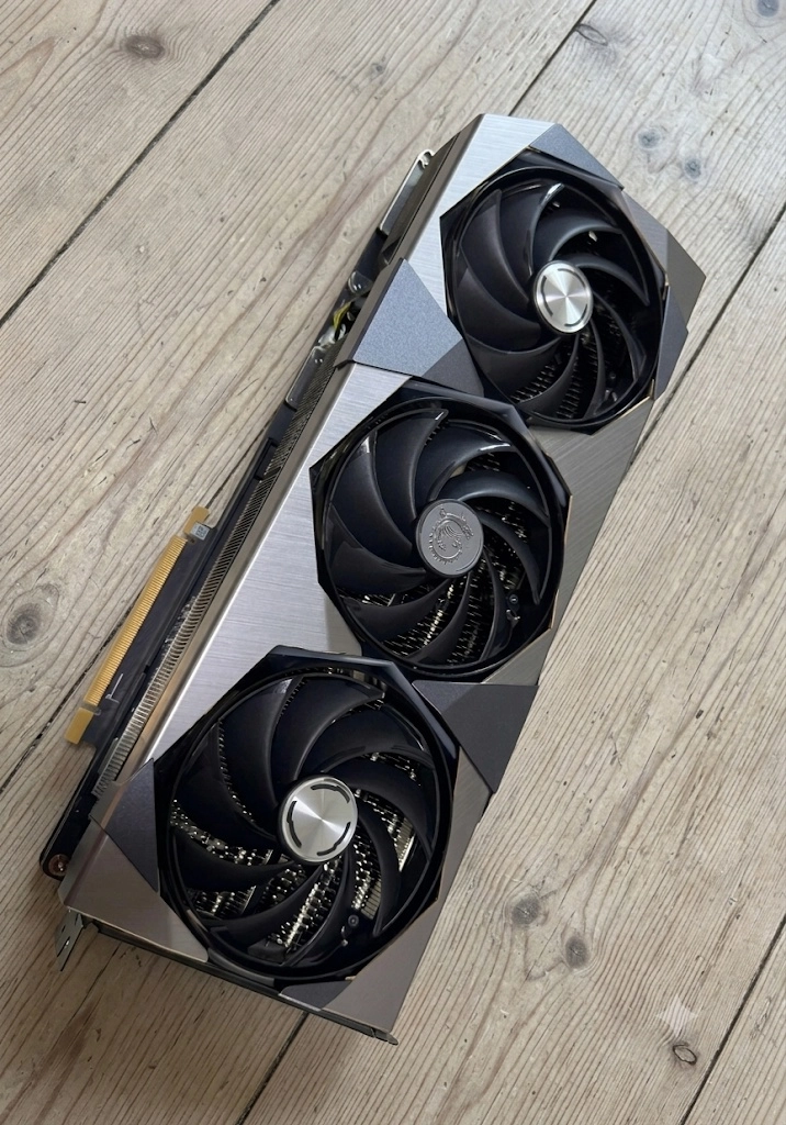 MSI RTX 4090 슈프림 X 24G 그래픽카드판매합니다. - 안심되는 중고거래