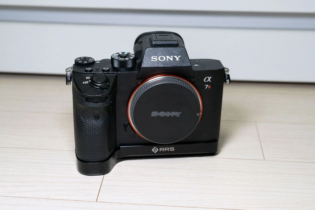 소니 A7R3+세로그립+플래시+베이스플레이트 이미지