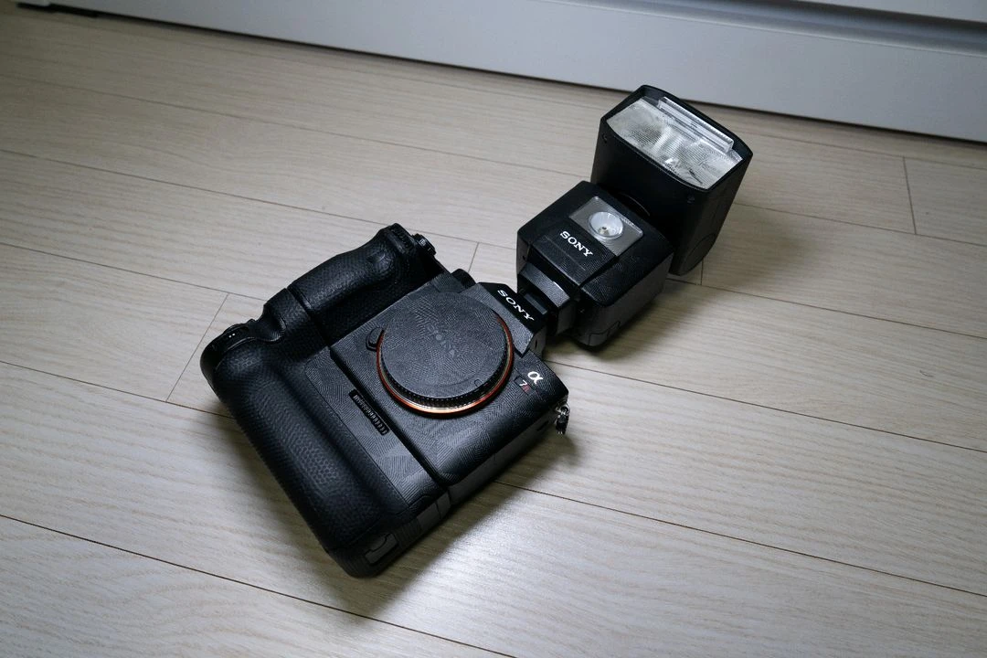 소니 A7R3+세로그립+플래시+베이스플레이트 이미지