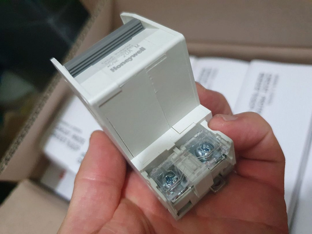 새 상품인 Honeywell 회로 보호기 GCP-32AN M 20A입니다120개 일괄판매 이미지