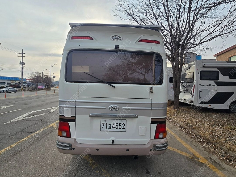 카운티 롱바디 캠핑카 이미지