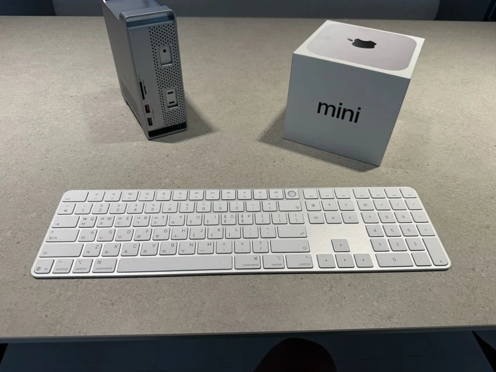 급처) m4 맥미니 기본형 + 1tb 도킹스테이션 + 매직키보드 터치ID usb c타입 판매 이미지