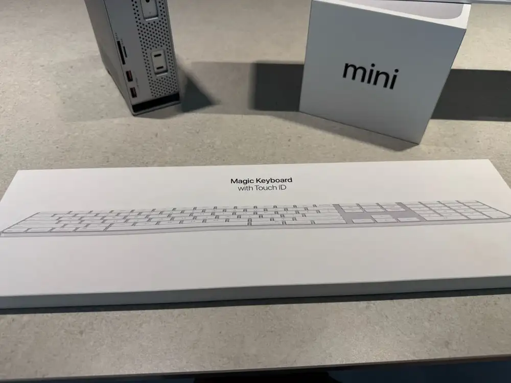 급처) m4 맥미니 기본형 + 1tb 도킹스테이션 + 매직키보드 터치ID usb c타입 판매 이미지