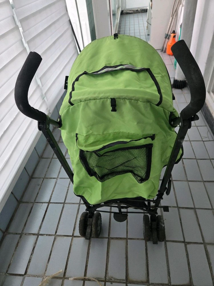 휴대용 유모차 나눔합니다. 이미지