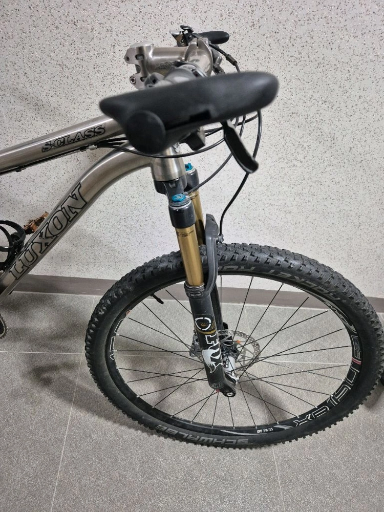 룩손 티타늄 프레임셋 과 폭스샥27.5 이미지