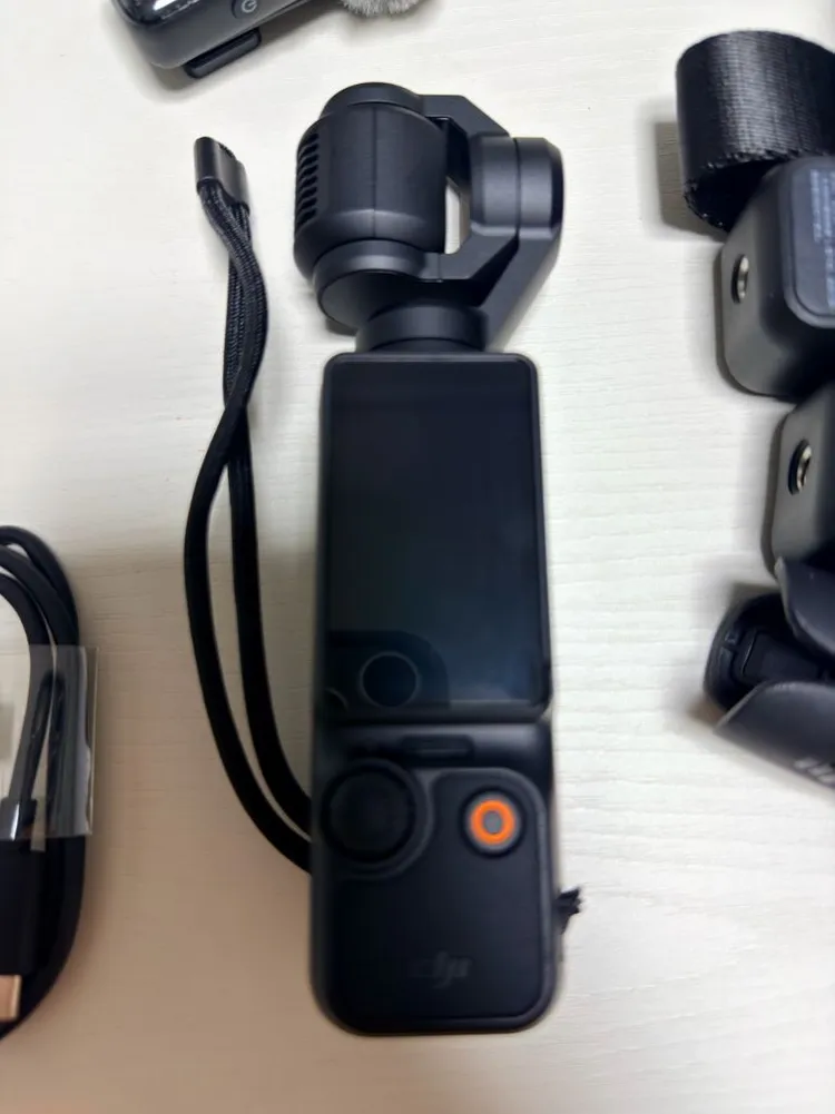 DJI 오즈모 포켓 3 크리에이터 콤보 판매합니다 이미지
