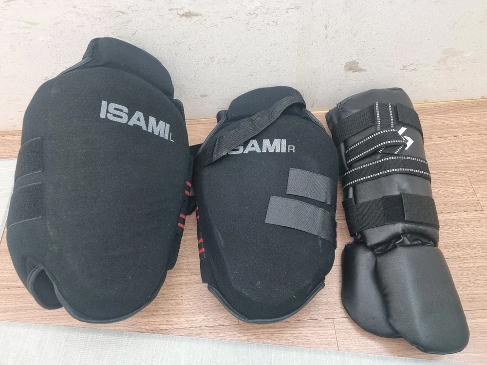 이사미 격투기 정강이 발 보호대 보호구 로우킥 블랙 isami - 안심되는 중고거래
