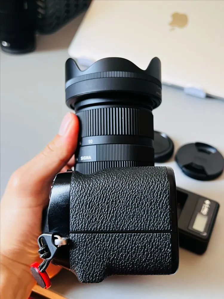 후지필름 X-S10 카메라 + 시그마 18-50mm 렌즈 이미지