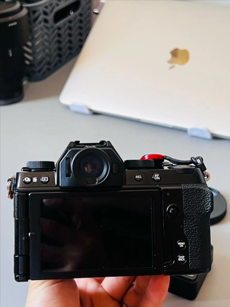 후지필름 X-S10 카메라 + 시그마 18-50mm 렌즈 이미지
