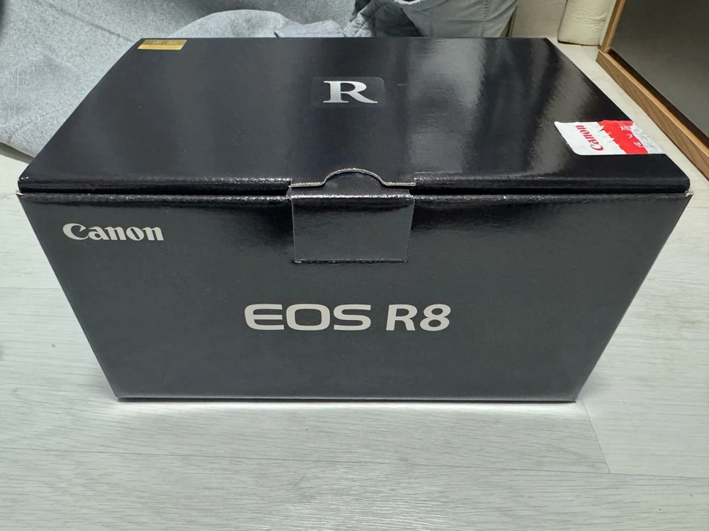 캐논 EOS R8 풀세트(전용케이지+베터리6개+충전기3개) - 안심되는 중고거래