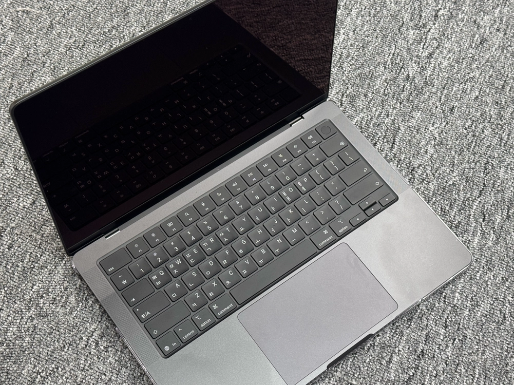 맥북 프로 14 M5칩 24GB RAM 1TB SSD 스페이스블랙 한달사용 풀박 - 안심되는 중고거래